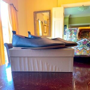 NIB Never worn size 10 Everlane The Italian Leather Day Glove ballet flats.